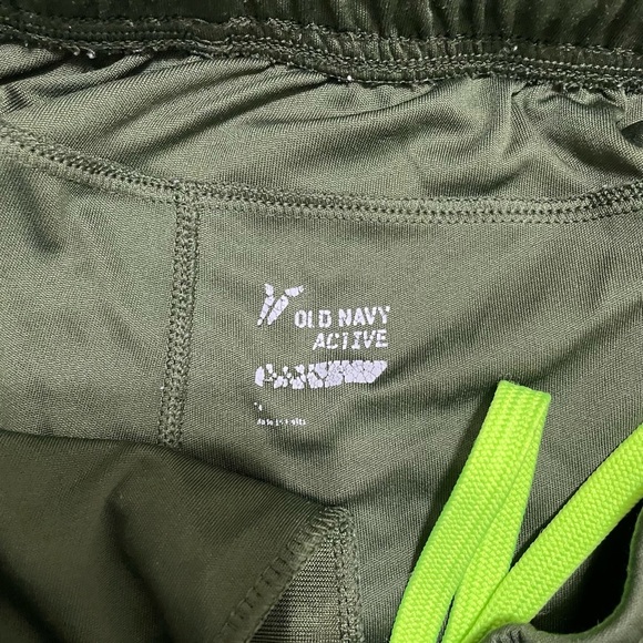 OLD NAVY Men’s Green Athletic Shorts - Picture 4 of 5